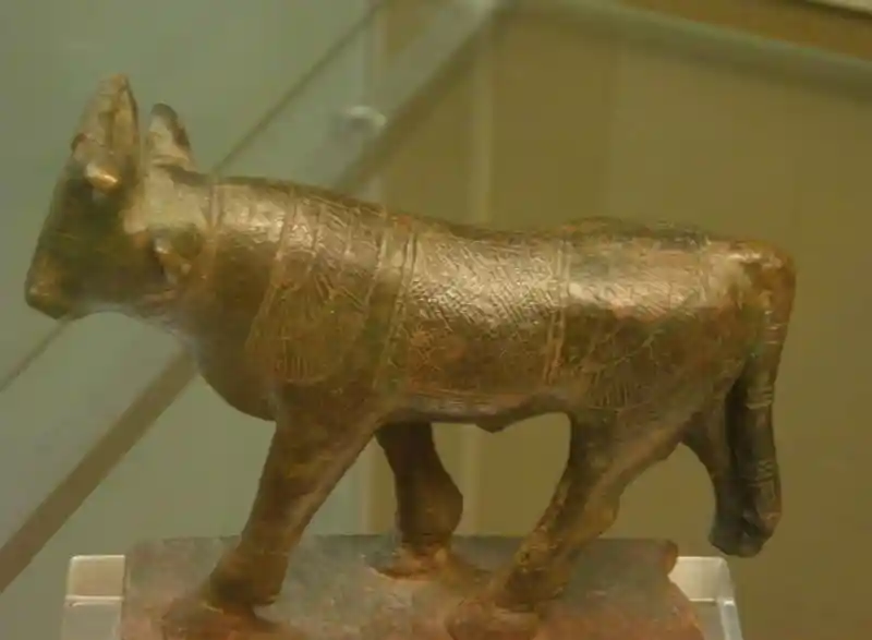 Wings engraved on the upper and lower body of the Egyptian bull Apis